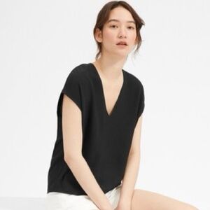 Everlane "Japanese Go Weave" v neck drapey black top